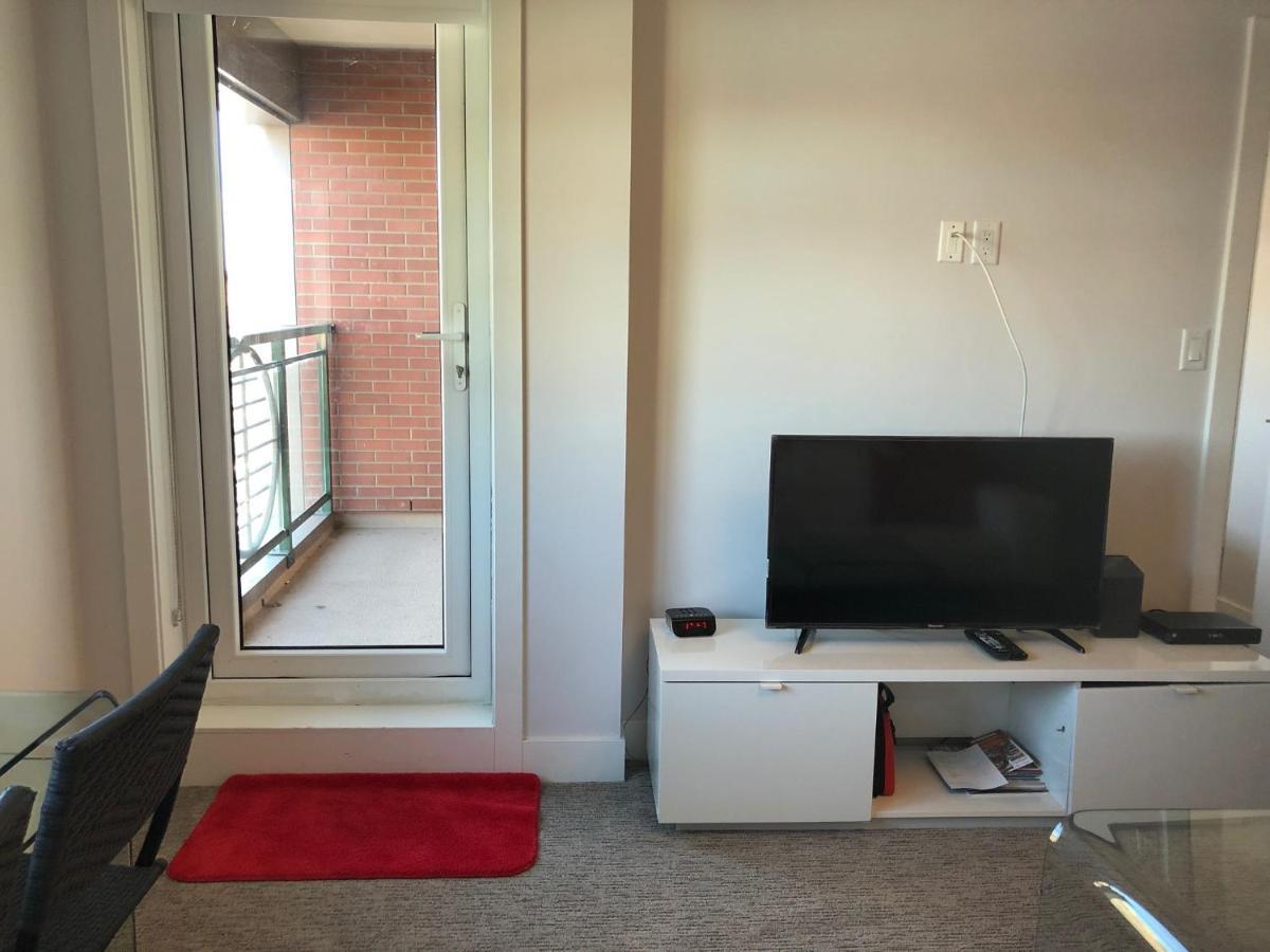 Amicable, Cozy, High Speed Internet, Sleeps 2 Riverview Downtown Apartment Calgary Ngoại thất bức ảnh