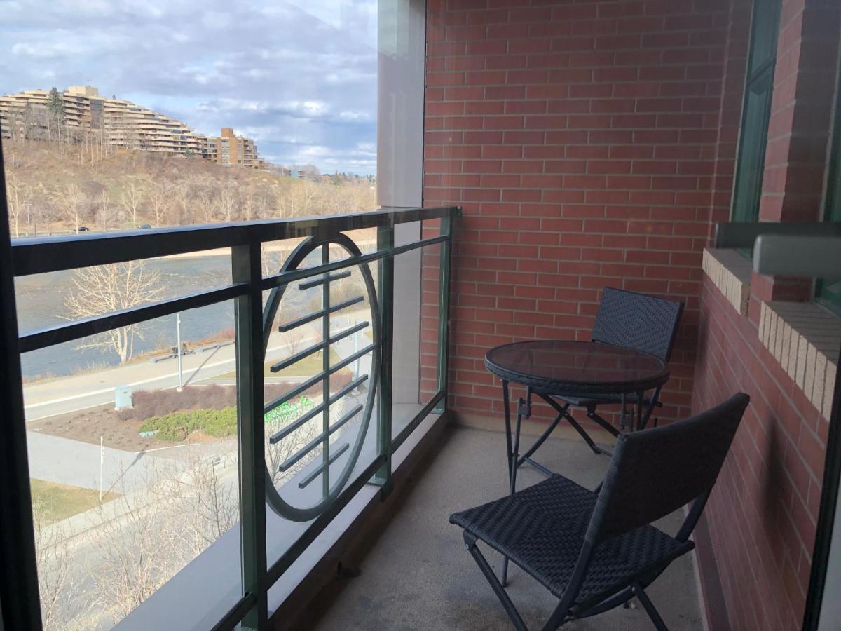 Amicable, Cozy, High Speed Internet, Sleeps 2 Riverview Downtown Apartment Calgary Ngoại thất bức ảnh